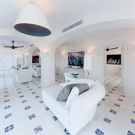 Gebze Sleeps 24 With Pool And Air Con Vilă
